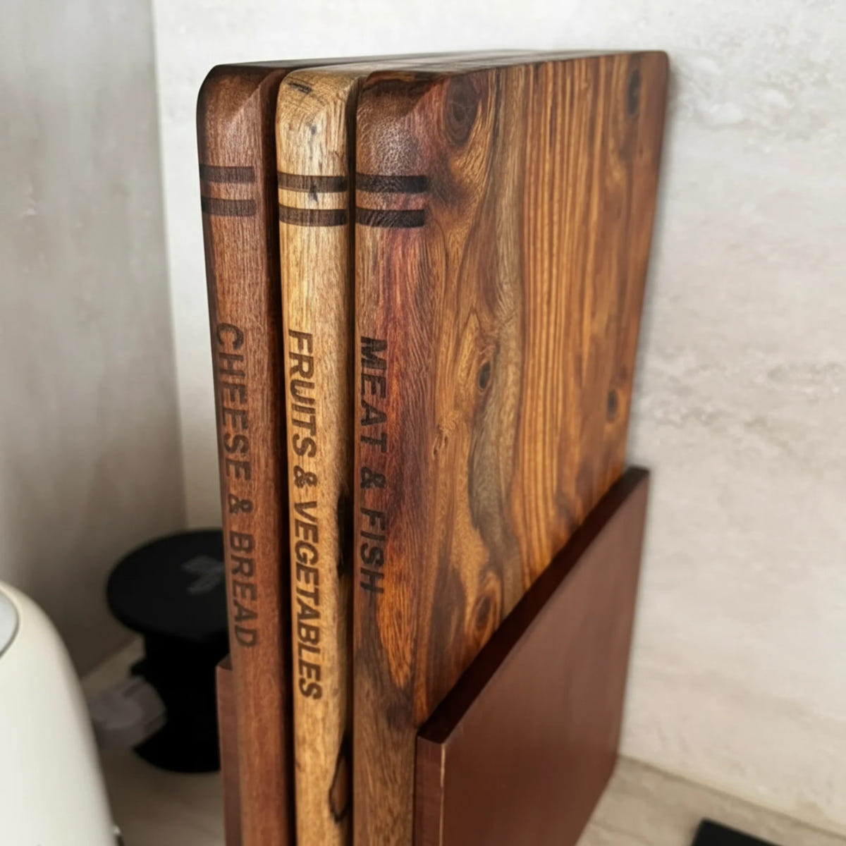 طقم ألواح تقطيع خشبية بتصميم كتب – 3 قطع | Book-Style Wooden Cutting Board Set – 3 Pieces